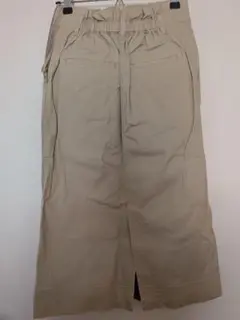 ベージュ タイトスカート スリット入り