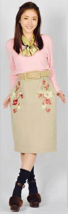 LILY BROWN リリーブラウン 花柄刺繍ニット グレー 石原さとみさん着用 2025年最新】リリーブラウン石原さとみ着用スカートの人気