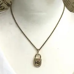 ニナリッチ ネックレス ロゴ ストーン ゴールド 鍵 ロック FQ60