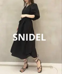 美品　SNIDELタフタボリュームミディワンピース