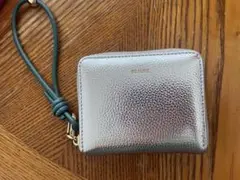 1度使用のみ美品　BEAURE カウレザー　シルバーウォレット　ハンドストラップ