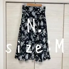 N. Natural Beauty Basic 花柄 膝下　フレアスカート M