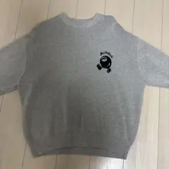 グレー ニットセーター ロゴ刺繍 フーズフーギャラリー
