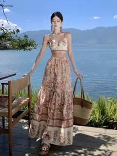 夏にぴったり！花柄ロングのツーピース 海リゾートスタイル