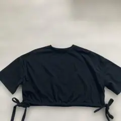 黒トップス