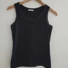 黒のコットンタンクトップ