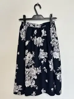 【美品】MERCURYDUO ネイビーフラワースカート