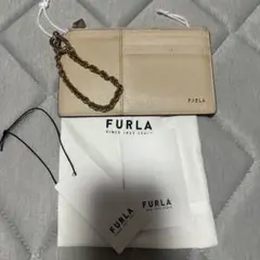 FURLA ベージュ チェーン付きパスケース