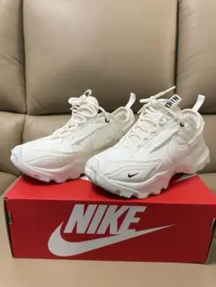 NIKE W TC 7900 ホワイト23.0cm