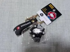 万博サンリオ 黒ミャクミャクなりきりキーホルダー立体マスコット ハローキティー