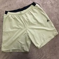 美品 adidas アディダス メンズハーフパンツ M ベージュ シワ加工