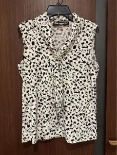 karl lagerfeld 袖なしトップス
