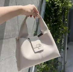 NICE CLAUP NCエンブレム付きトライアングルバッグ
