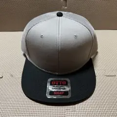 新品 OTTO コットンツイルフラットバイザーメッシュキャップのブラックグレー