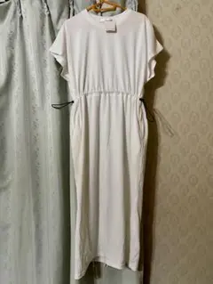 新品未使用！人気白ロングワンピースホワイトシャツTシャツスリットウエストシェイプ