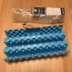 サーマレストTHERM A REST Zシート座布団　ブルー／シルバー新品