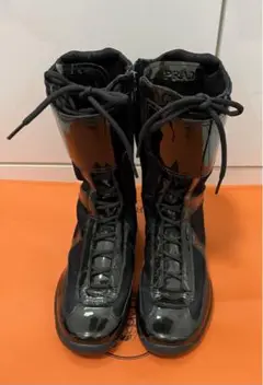 PRADA エナメル ブラックブーツ