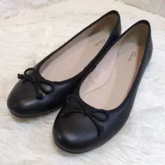 美品clarks クラークス バレエシューズ フラットパンプス 24cm 黒