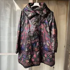 トクコプルミエヴォル 総柄 プリント ダウンコート