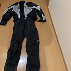 ライダーススーツ