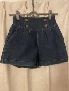 Lovetoxic サスペンダー付きショートパンツ