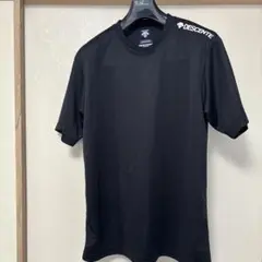DESCENTE ブラック 半袖シャツ
