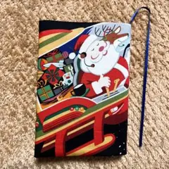文庫本サイズ　アレキサンダーヘンリー　サンタインスペース柄　ブックカバー