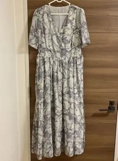 【美品】花柄 Vネック 半袖 ロングワンピース　春夏向け