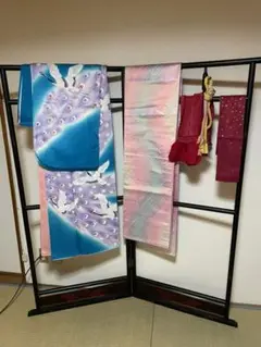 振袖　青と白の鶴模様　長襦袢、赤い帯付 デザイナー/フランソワーズモレシャン 振袖 青と白の鶴模様 長襦袢、赤い帯付 デザイナー