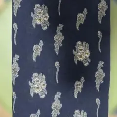 紺の花柄プリント　薄手綿生地　2m