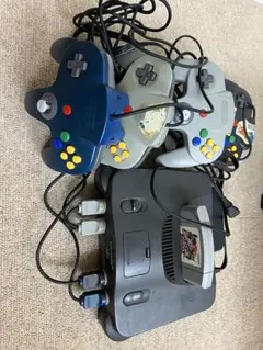 NINTENDO64 本体とコントローラー4つ　ジャンク