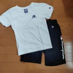 Champion Tシャツとショートパンツセット