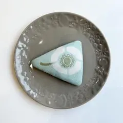 ハンドメイド　パッチンピン　さんかくピン① q