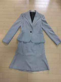 スカートスーツ