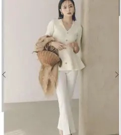 タグ付き　anuans ストレッチスリットフレアパンツ