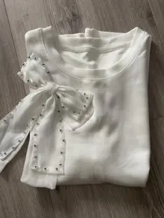 リボン　Tシャツ　白