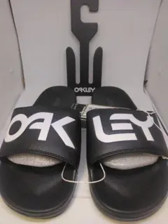 Oakley ロゴ入りビーチサンダル ブラック