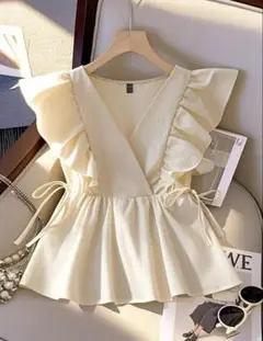 フリル付きノースリーブブラウス