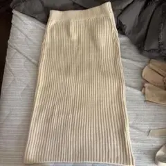 リブ編みクリーム色タイトスカート