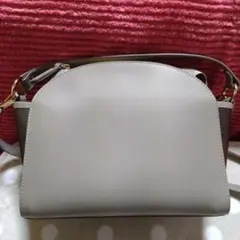 AUTORE ベージュ ショルダーバッグなかなか無いです。