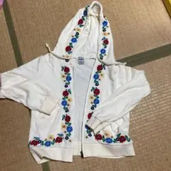 刺繍の可愛いいパーカー　お値下げしてます