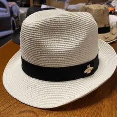 白の中折れハット 蜂のモチーフ新品‼️