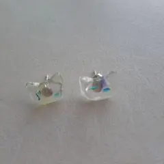 猫型透明樹脂スタッドピアス 約1cm