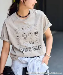 FRAMeWORK OUT OF FRAMe smile Tシャツ