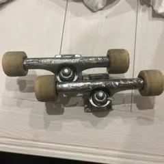 スケートボードトラック シルバー