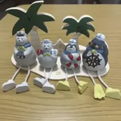 ナチュラルキッチン　足ぶら小物雑貨　ペンギン、白くまの置物＋木製オブジェ