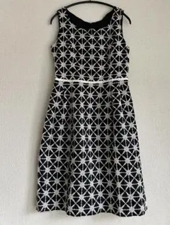 FRANCO FERRAROノースリーブワンピース 白黒高級刺繍綺麗なライン