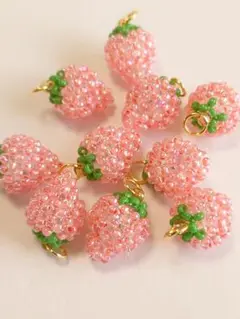 No.405 ぷっくり 可愛い いちごパーツ チャーム ビーズ 小粒 資材10個