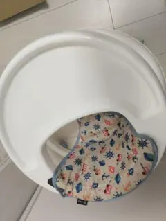 歩行器　　西松屋　ベビーシート ホワイト カラフル模様