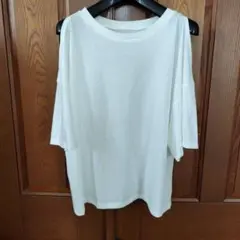 【GU】オフショルダー ホワイト Tシャツ 半袖